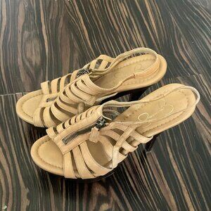 Jessica Simpson Laser Cutout Slingback Sandal Front-Zip Open Toe Size 7 Tan